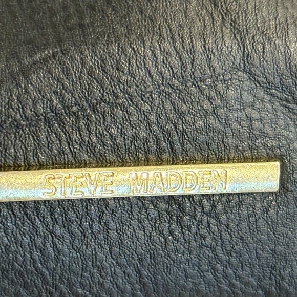 Steve Madden Embossed Black Messenger Bag - Picture 4 of 9
